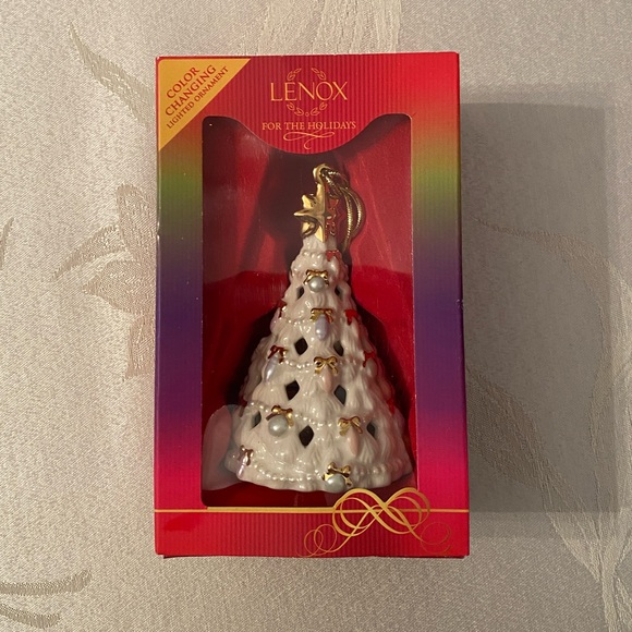 Lenox color changing Christmas tree ornament - Picture 1 of 3